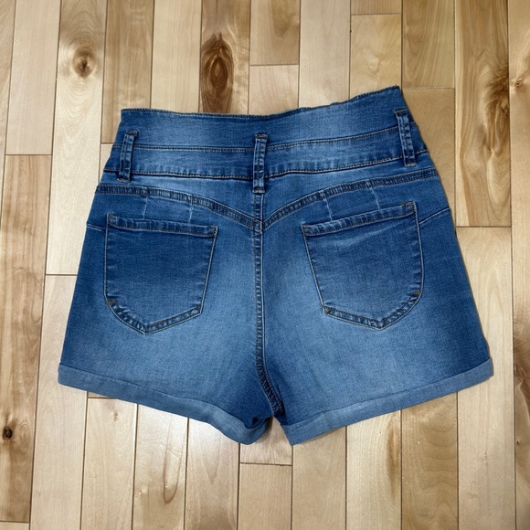 Most flattering high waisted jean shorts for curvy girls - Picture 2 of 2